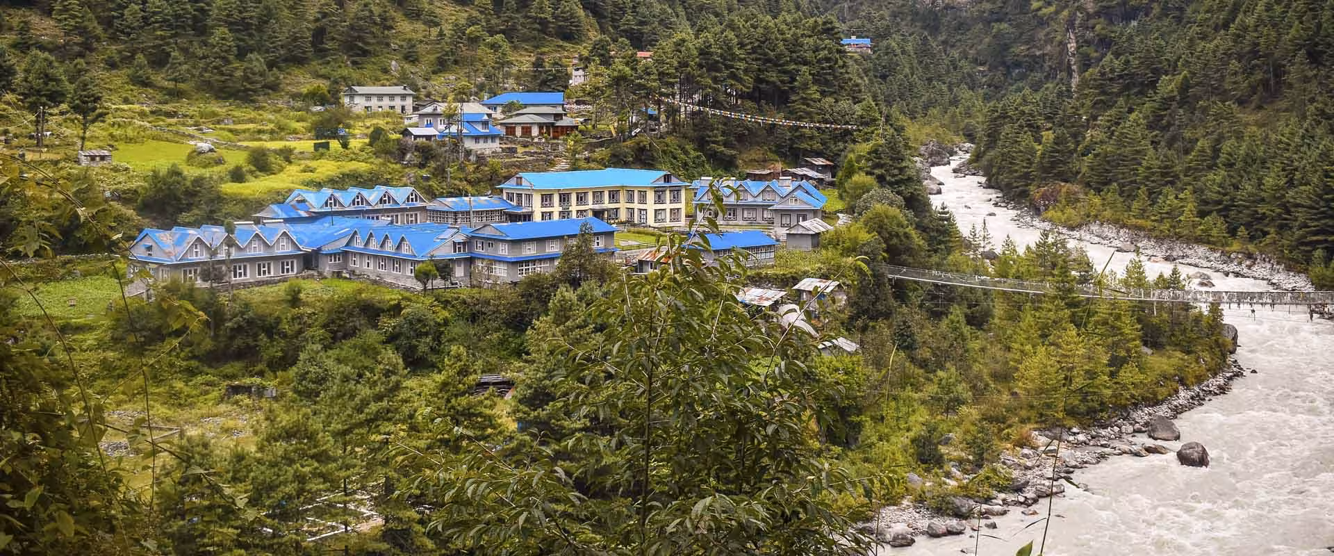 phakding teahouses dudhkoshi river khumbu nepal
