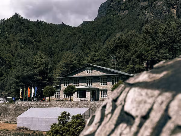 Yeti Mountain Home Manjo